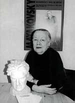 Патрисия Томпсон, она же — Елена Владимировна Маяковская, единственная дочь великого русского поэта-бунтаря; мать Елены Владимировны и невенчанная жена Владимира Маяковского Элли Зиберт, которую на родине, в башкирском поселке Давлеканово величали Елизаветой Петровной